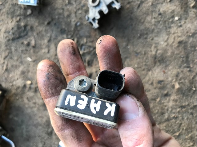 Датчик AIRBAG передний 7P0907508 VAG