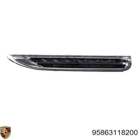 Габарит передний, нижний (фонарь), правый 95863118200 PORSCHE