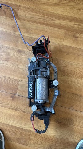 Компрессор подкачки амортизаторов 9J1616006D PORSCHE