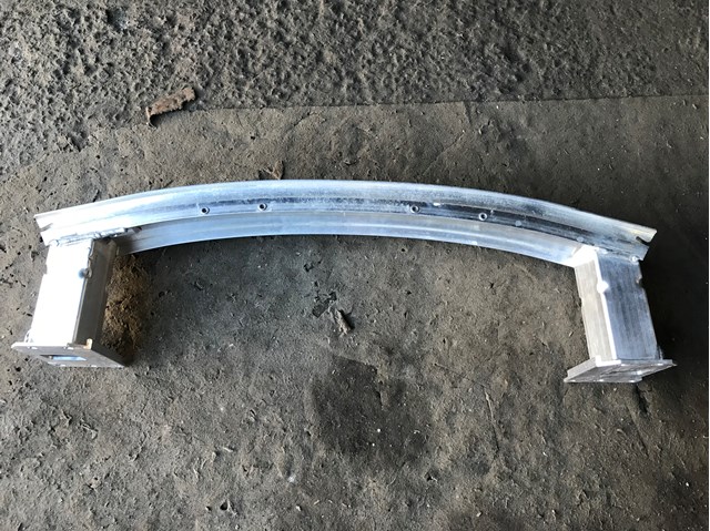Усилитель переднего бампера  9J1805241B PORSCHE