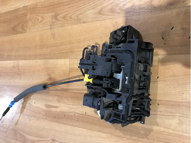 Держатель наружной ручки двери, задней левой 9J1839885 PORSCHE