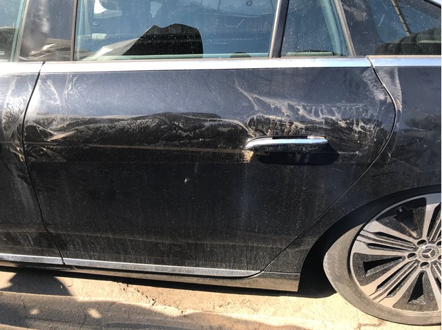 Стекло задней правой двери A2977353600 MERCEDES