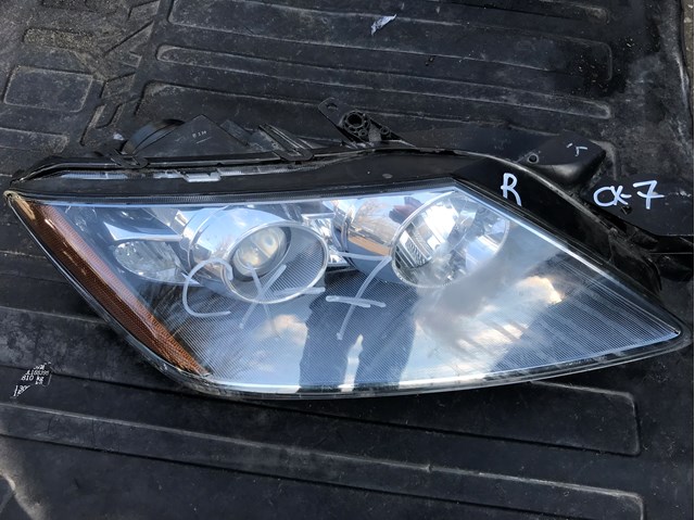 Правая блок фара EH1051030 MAZDA