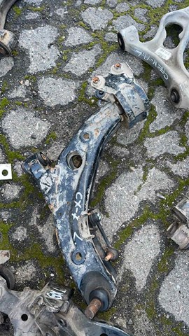 Рычаг передней подвески нижний левый TD1134350B MAZDA