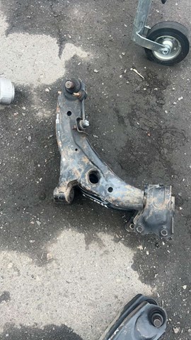 Правый рычаг передней нижней подвески TM5234300A MAZDA