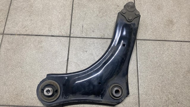 Правый рычаг передней нижней подвески 545000399R RENAULT