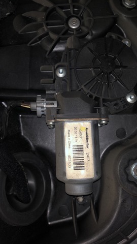 Моторчик стеклоподъемника двери задней, правой 834602T000 HYUNDAI