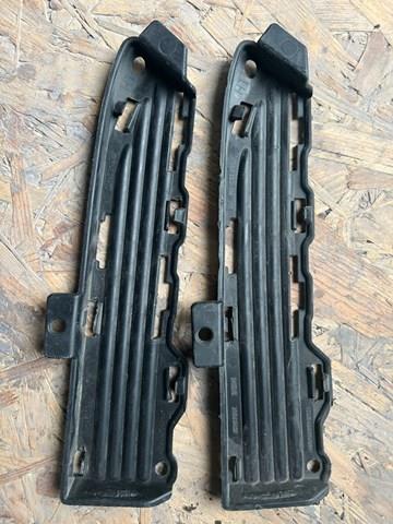 7355239 BMW Молдинг решетки бампера переднего левый купить в Кривой Рог