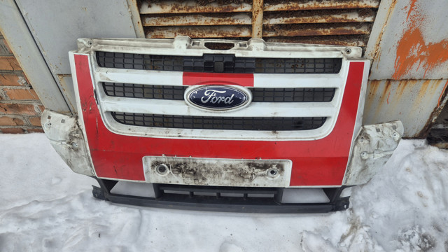 Центр переднего бампера 1745837 FORD