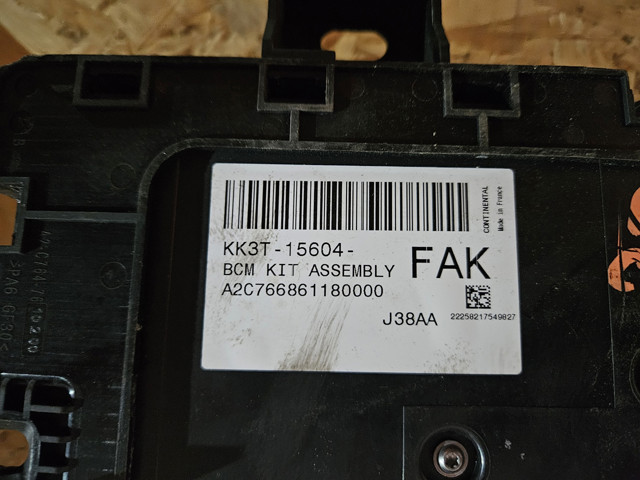 Блок предохранителей задний, салонный KK3T15604FAM FORD