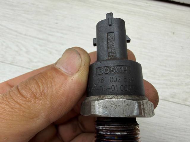 0281002534 BOSCH Датчик давления топлива купить в Ирпень
