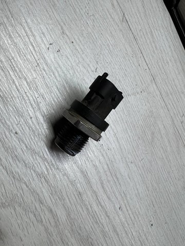 BOSCH 0281002706 Датчик давления топлива в наличии Украина
