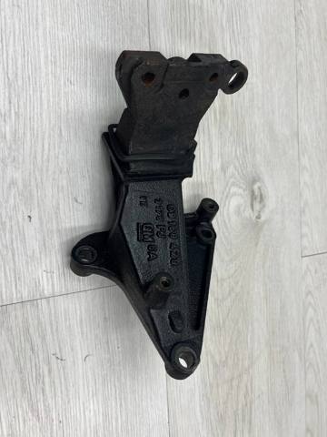 Кронштейн подушки (опоры) двигателя, правой 09158429 GM