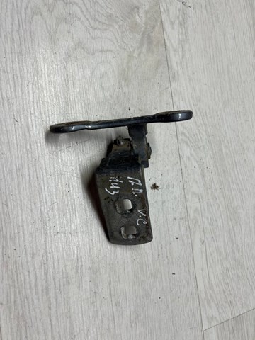 Петля водительской двери 130069 GM