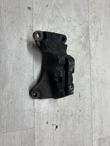 Кронштейн подушки (опоры) двигателя, правой 13189381 GM