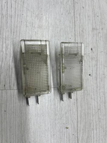 Плафон подсветки бардачка 90306633 GM