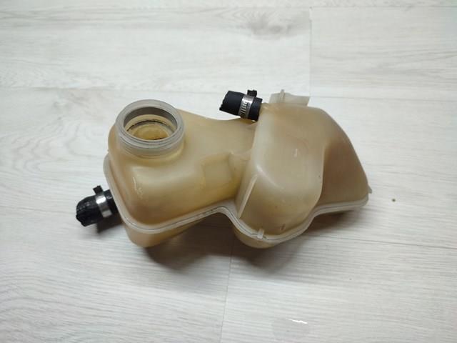 Расширительный бачок охлаждения 90409613 OPEL