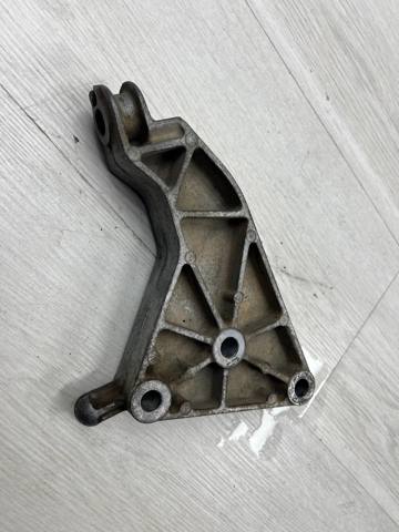 Кронштейн подушки (опоры) двигателя, задней 90575233 GM