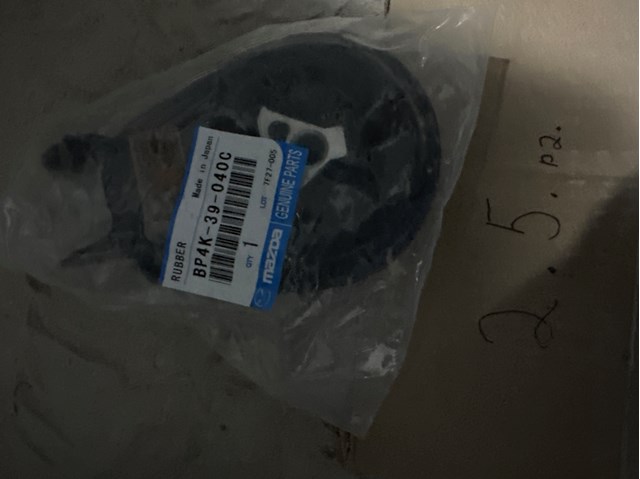 Подушка двигателя BP4K39040C MAZDA