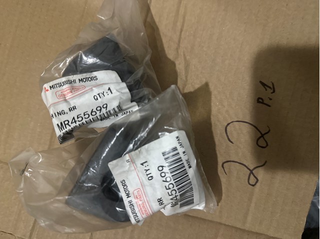 Втулки переднего стабилизатора MR455699 MITSUBISHI