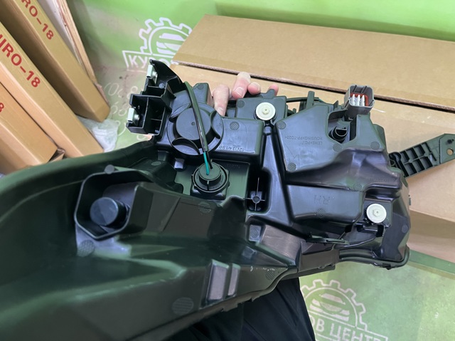 SUBARU 84002AN10A Фара правая в наличии Черкассы