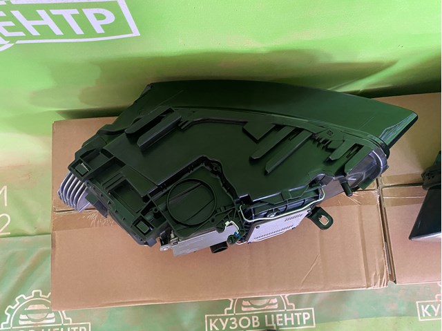 VAG 8R0941006E Фара правая в наличии Сумы