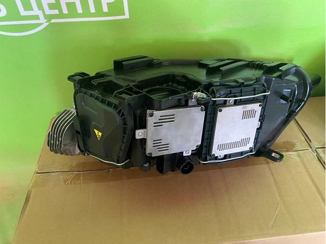 8R0941006E Правая фара купить Чернигов