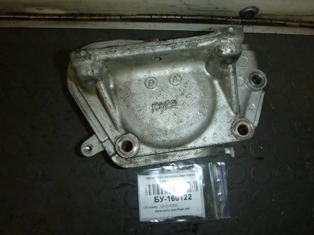 Кронштейн подушки (опоры) двигателя, правой 1231520020 TOYOTA