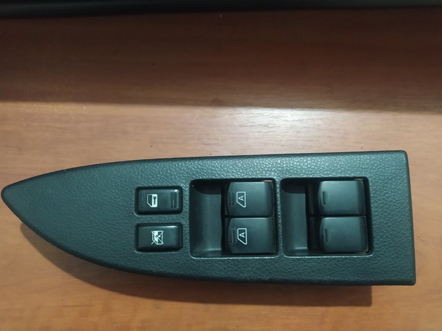 Кнопки заднего левого стекло подъемника 254017Y010 NISSAN