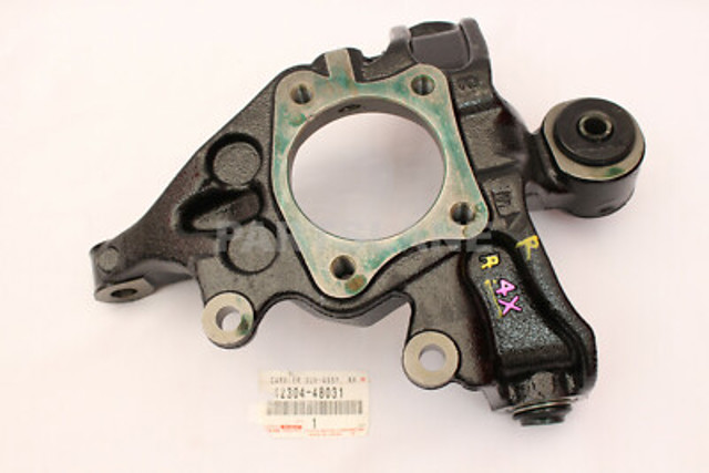Кулак поворотный левый 4230548031 TOYOTA