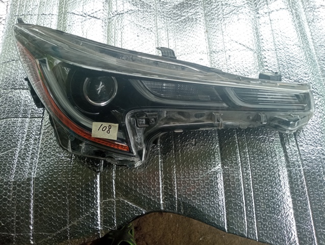 Фара правая 8111002S50 TOYOTA