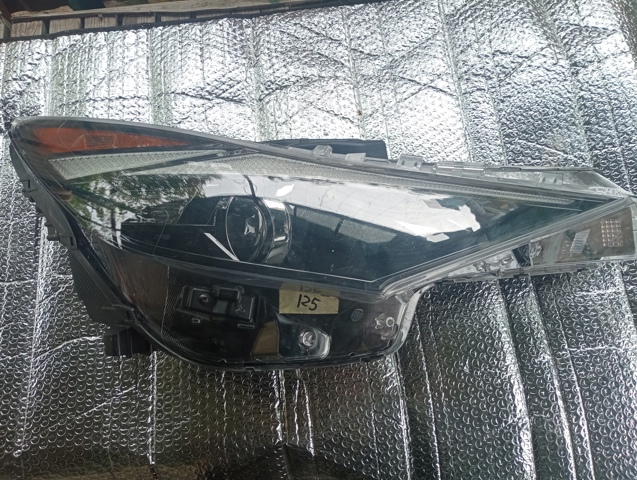 Правая блок фара 92102AA000 HYUNDAI