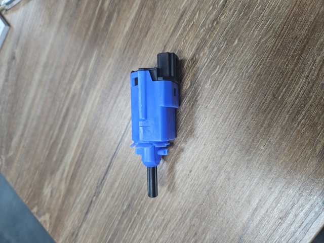Датчик включения сцепления 2532500Q0B NISSAN
