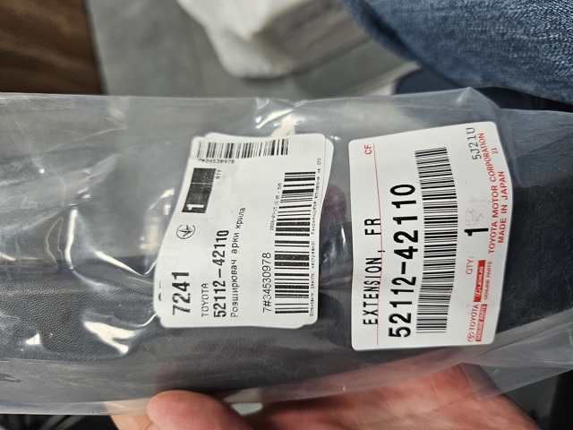 Молдинг бампера переднего, правый 5211242110 TOYOTA