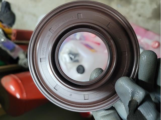 528205K300 Сальник задней ступицы внешний купить Кривой Рог