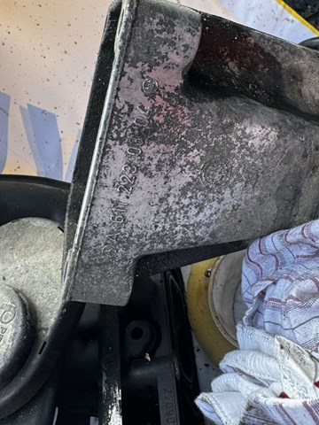 6112230804 MERCEDES Кронштейн подушки (опоры) двигателя правой купить в Винница