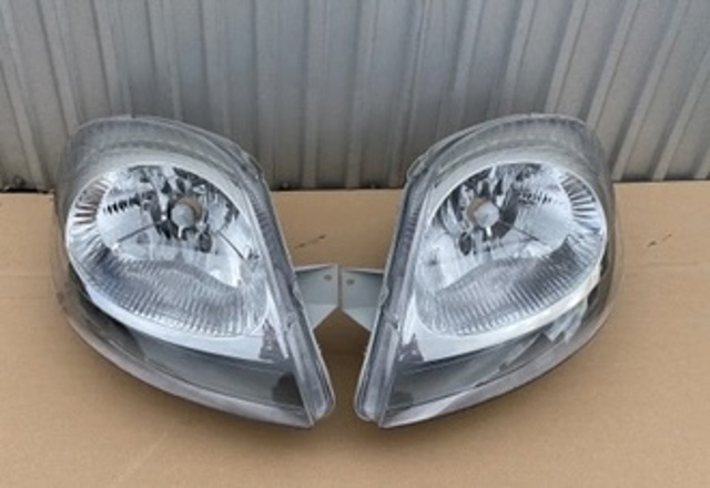 RENAULT 8200701352 Левая фара в наличии Тернополь