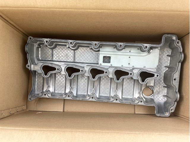 SSANG YONG 6650101130 Крышка клапанная в наличии Полтава