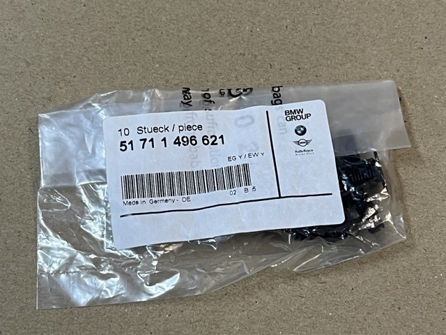 51711496621 BMW Пистон (клип) крепления накладок порогов купить в Чернигов