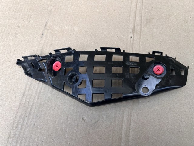 Правое крепление переднего бампера 521450E100 TOYOTA