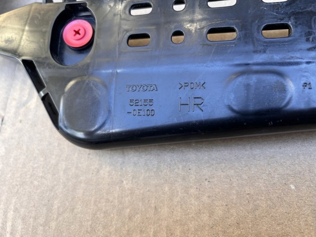 TOYOTA 521550E100 Направляющая заднего бампера правая в наличии Кривой Рог