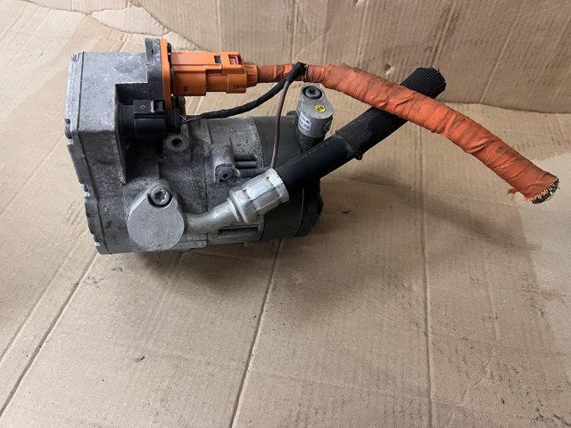 Компрессор кондиционера 5QE816803C VAG