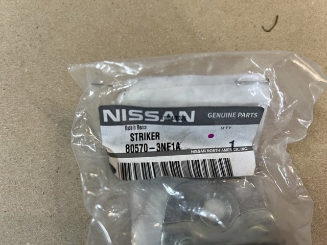 805703NF1A NISSAN Петля-зацеп (ответная часть) замка двери передней купить в Черновцы