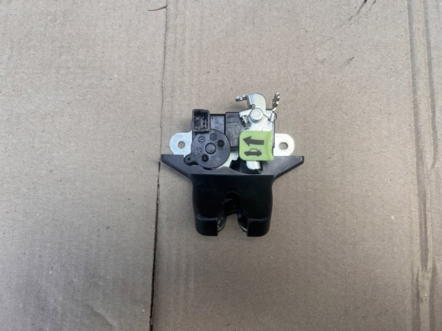 Замок крышки багажника 81230AA010 HYUNDAI