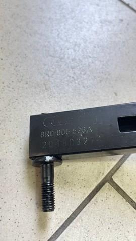 VAG 8R0805528A Кронштейн передней панели правый в наличии Украина
