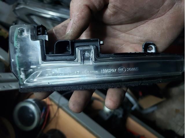 Указатель поворота зеркала, левый LR048352 LAND ROVER