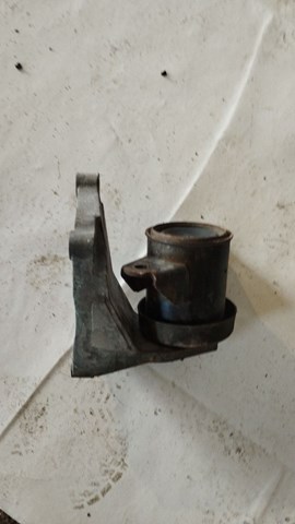 Кронштейн подушки (опоры) двигателя, правой 112323NF0A NISSAN