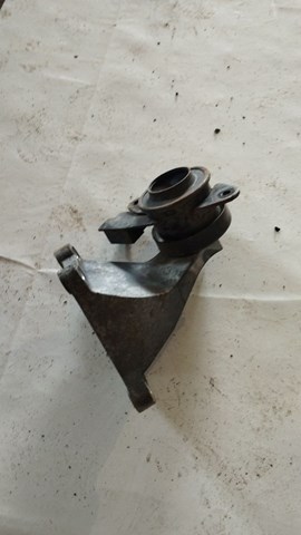 Кронштейн подушки (опоры) двигателя, левой 112533NF0A NISSAN