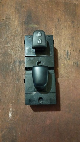 Кнопка подъемника переднего правого стекла 254111KA5A NISSAN
