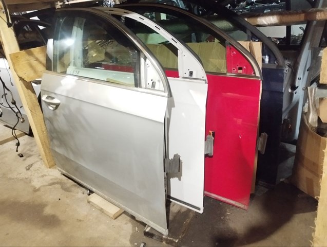 Пассажирская передняя дверь 3AA831056 VAG